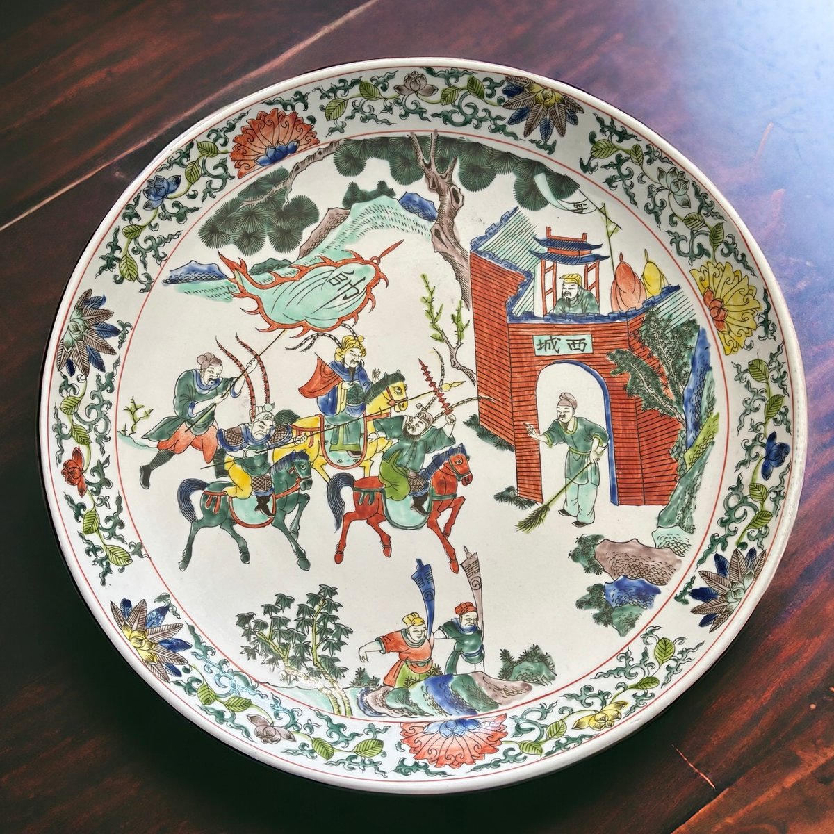 中国古美術　大清道光年製　在銘　粉彩琺瑯彩 西洋人物バタフライ紋皿(A-5) 中国古美術大清道光年製在銘粉彩琺瑯彩 西洋人物バタフライ紋皿(A-5)