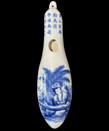 中国現地買入 一輪挿し [琴女人絵] 壁掛け 中国雑貨 花瓶 フラワーベース 染付 陶磁器 陶器 骨董品 アンティーク