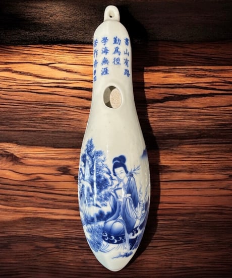 中国現地買入 一輪挿し [読書女人絵] 壁掛け 中国雑貨 花瓶 フラワーベース 染付 陶磁器 陶器 骨董品 アンティーク