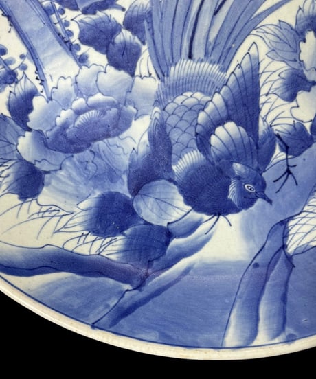 蔵出し 古伊万里 染付 絵皿 孔雀 牡丹図 大皿 丸皿 幕末 明治 取り皿 盛り皿 飾り皿 和食器 時代物 骨董品 アンティーク