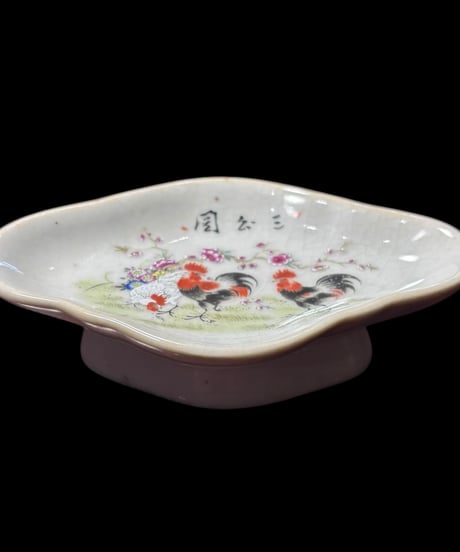 中国現地買入 高足菱形皿 [鶏草花絵] 粉彩 中国雑貨 陶磁器 陶器 唐物 清時代 古美術 骨董品 アンティーク