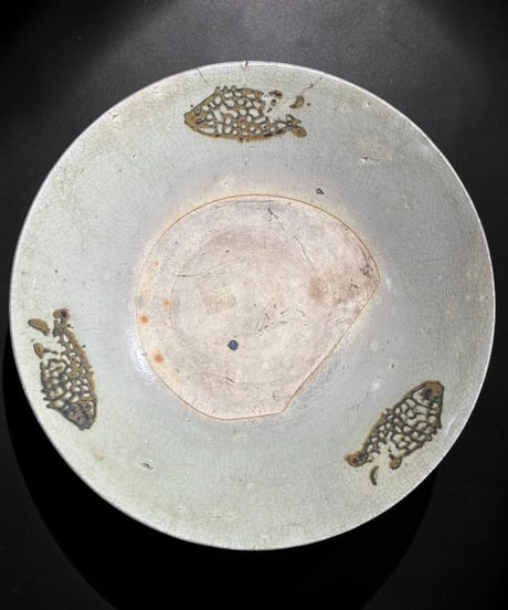 中国 徳化 印判 魚文 丸皿 飾皿 継ぎ目有 焼物 陶器 時代物 和食器 骨董品 アンティーク