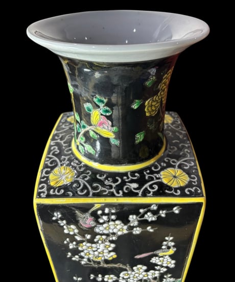 大清康熙年製 粉彩 四方花瓶 時代物 壺 中国 フラワーベース 花瓶 花器 陶器 古美術 骨董品 アンティーク