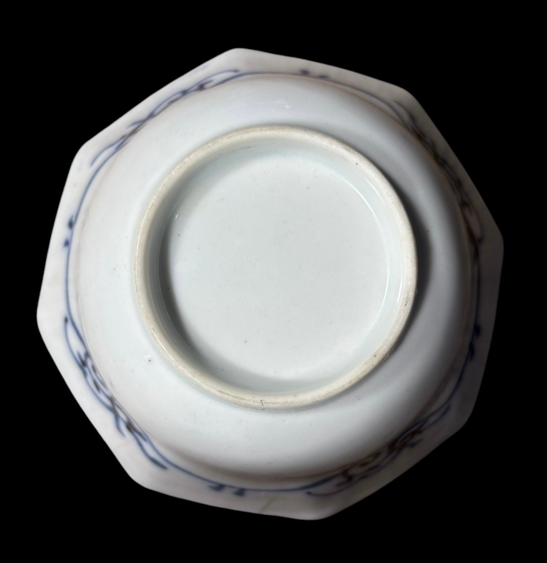 八角窓絵鉢　骨董伊万里 染付 八角鉢 [草花文絵] 小鉢 盛り皿 飾り皿 深鉢 器 和食器 伊万里