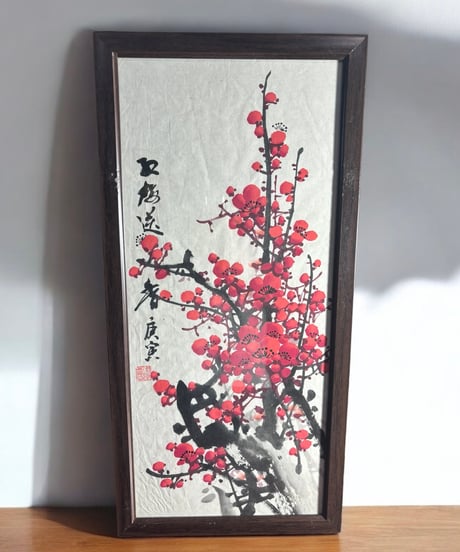中国美術 水墨画【紅梅】額装 壁掛 額 絵画 梅 色絵 民国 古美術 装飾品 アンティーク コレクション