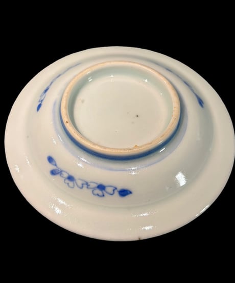 染付 小皿 [草花蝶文絵] 丸皿 平皿 取り皿 盛り皿 飾り皿 和食器 骨董品 アンティーク