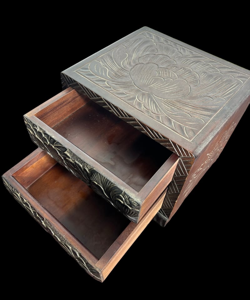 逸品 伝統工芸 日光彫 2段 小引き出し 桜 菊 牡丹 小箪笥 小物 逸品 伝統工芸 日光彫 2段 小引き出し 桜 菊 牡丹 小箪笥 小物