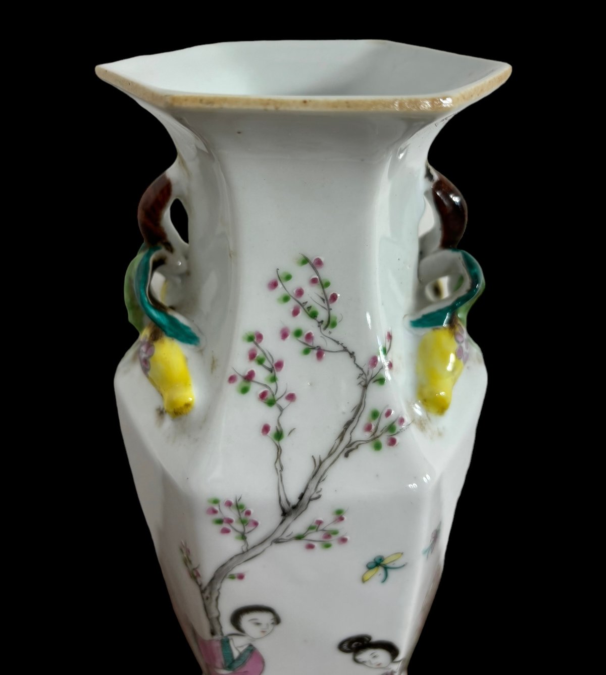 2615 中国骨董　乾隆年製銘　粉彩 桃の図 花入　時代物 2615 中国骨董 乾隆年製銘 粉彩 桃の図 花入 時代物 【公式通販】