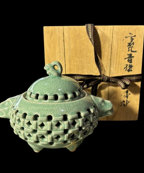高麗青磁 網目 三足香炉 麗堂 香炉 香道具 桐箱 美術品 インテリア 置物 陶器 韓国 時代物 骨董品 アンティーク
