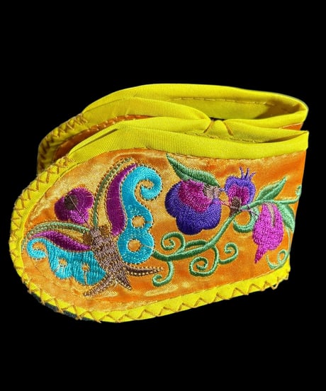 纏足の靴 [オレンジ] 中国雑貨 布靴 子供靴 刺繍靴 靴 中国 布 刺繡 手作り キッズ インテリア アンティーク