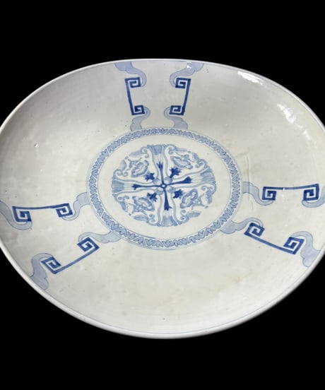 染付 大皿 湾曲 草花文図 丸皿 取り皿 飾り皿 和食器 時代物 伊万里 陶器 骨董品 アンティーク