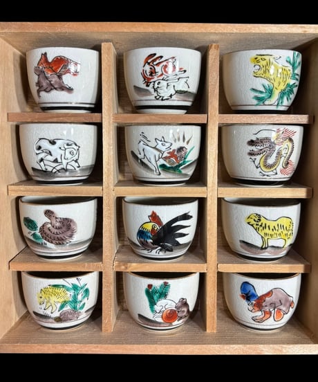【12客セット】九谷陶山 組盃 お猪口 色絵 十二支 ぐい呑 コップ 湯呑み 九谷 古九谷 干支 和食器 骨董品 アンティーク