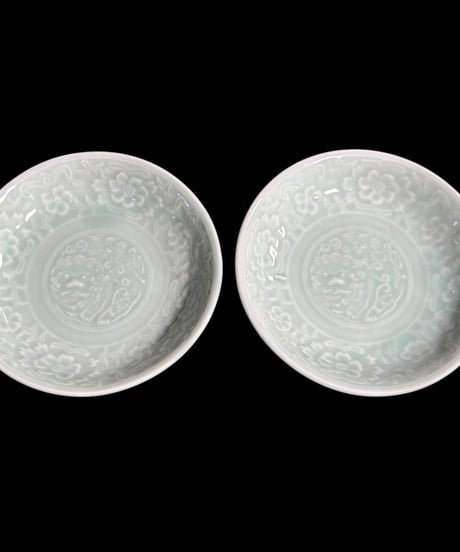 【2客セット】青磁 牡丹紋獅子陽刻皿 青白磁 平皿 丸皿 小皿 獅子 取り皿 盛り皿 飾り皿 和食器 骨董品 アンティーク