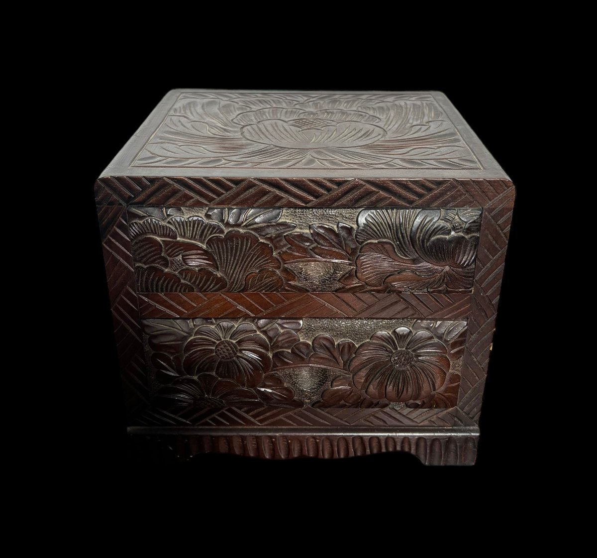 逸品 伝統工芸 日光彫 2段 小引き出し 桜 菊 牡丹 小箪笥 小物 逸品 伝統工芸 日光彫 2段 小引き出し 桜 菊 牡丹 小箪笥 小物