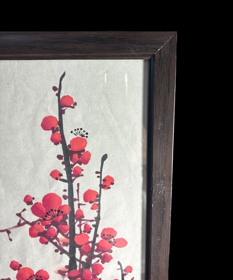 中国美術 水墨画【紅梅】額装 壁掛 額 絵画 梅 色絵 民国 古美術 装飾品 アンティーク コレクション