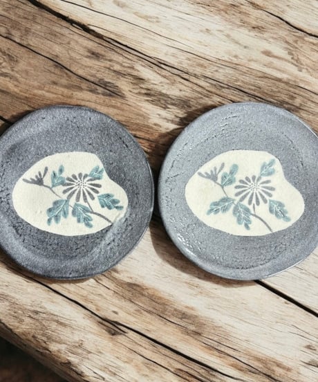 【2客セット】絵皿 丸皿 [花柄] 時代物 小皿 取り皿 盛り皿 飾り皿 レトロ 和食器 骨董品 アンティーク
