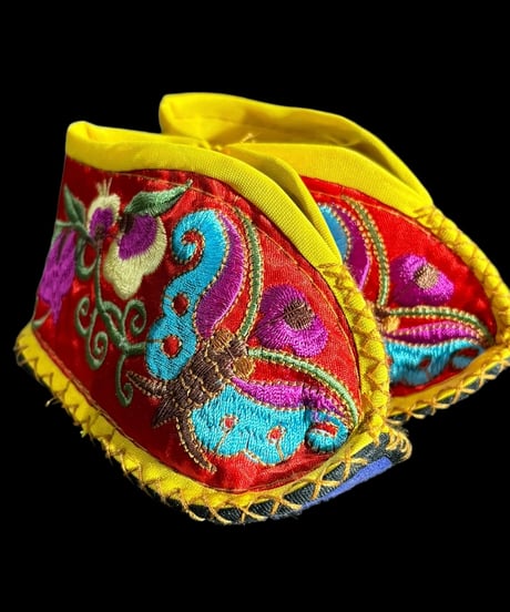 纏足の靴 [レッド] 中国雑貨 布靴 子供靴 刺繍靴 靴 中国 布 刺繡 手作り キッズ インテリア アンティーク
