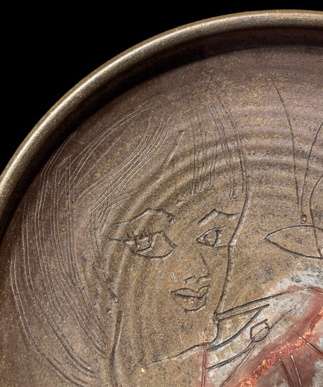 ヴィンテージ 飾皿 女性画 アート 在銘 自然釉 焼物 装飾皿 大皿 丸皿 備前 古美術 骨董品 アンティーク