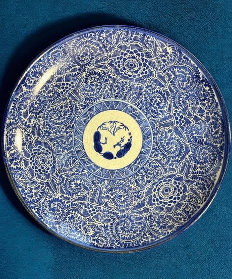 【現品限り!!】古伊万里 微塵唐草 [松竹梅図] 染付 大皿 丸皿 平皿 取り皿 盛り皿 飾り皿 和食器 時代物 骨董品 アンティーク