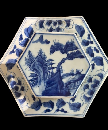 大清康熙年製 蓋付き 六角壺 [草花文風景人物絵] 中国雑貨 壺 フラワーベース 花瓶 花入れ 花器 陶器 中国 古美術 骨董品 アンティーク