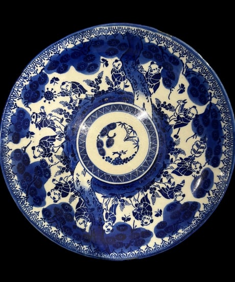 染付 平皿 [梅草花文蝶人物絵] 丸皿 印判 大皿 取り皿 盛り皿 飾り皿 和食器 骨董品 アンティーク