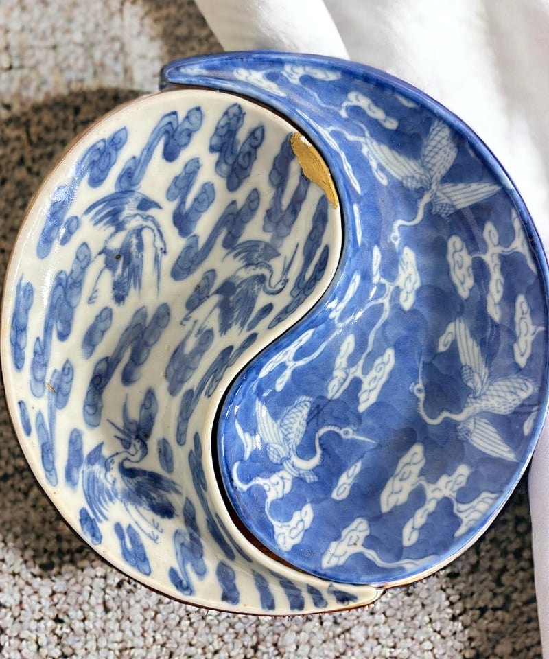 希少】勾玉皿 2枚セット 青花 雲鶴紋 取り皿 陶器 和食器 骨董品 希少】勾玉皿 2枚セット 青花 雲鶴紋 取り皿 陶器 和食器 骨董品