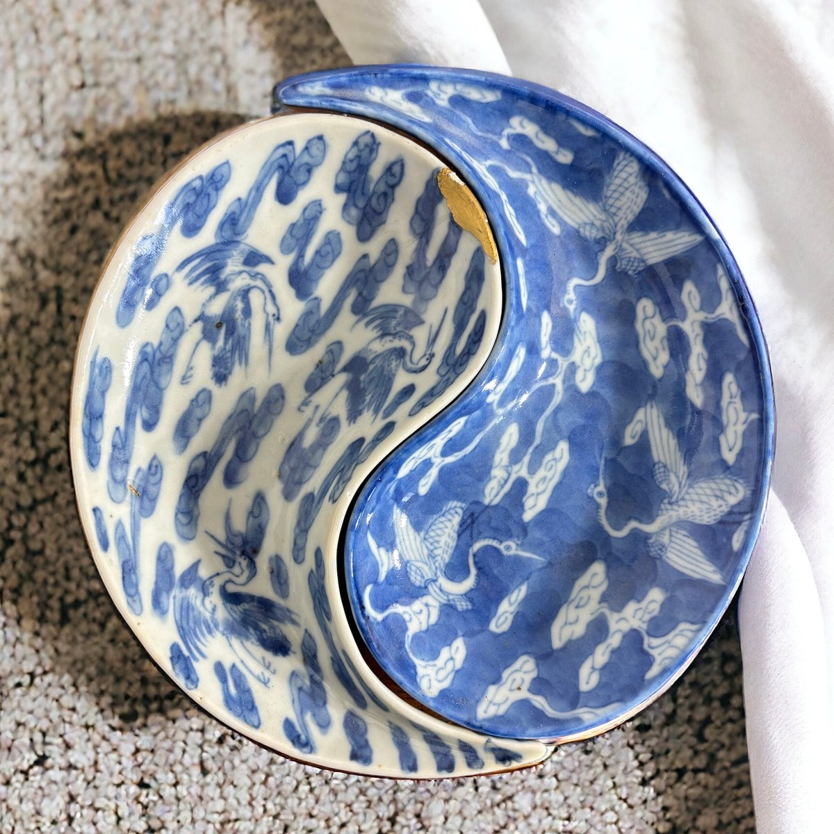 希少】勾玉皿 2枚セット 青花 雲鶴紋 取り皿 陶器 和食器 骨董品 希少】勾玉皿 2枚セット 青花 雲鶴紋 取り皿 陶器 和食器 骨董品