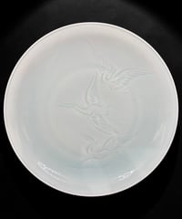 青白磁 鶴 浮彫 大皿 丸皿 飾皿 作家物 和食器 時代物 骨董品 アンティーク