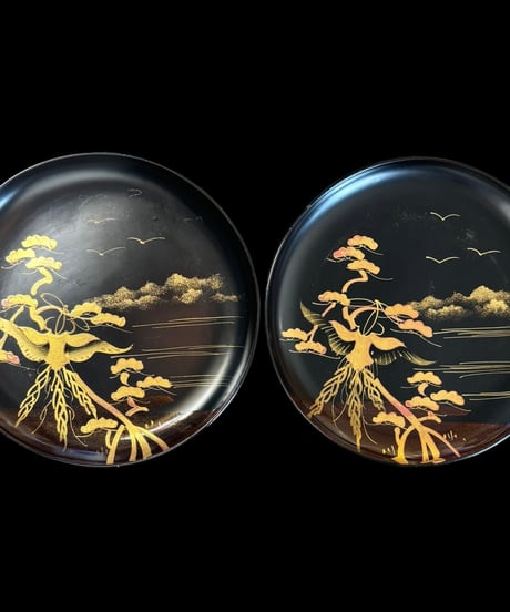 【2客セット】時代蒔絵 [鳥松風景絵] 黒漆 金蒔絵 漆芸 漆 丸皿 平皿 取り皿 盛り皿 飾り皿 和食器 昭和 骨董品 アンティーク