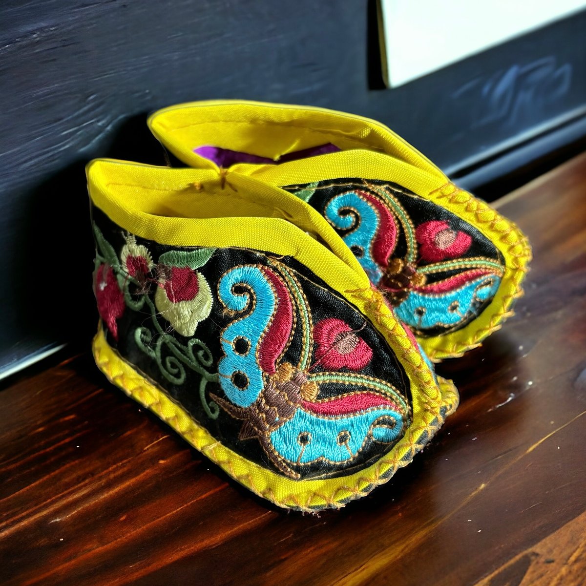 アンティーク 中国奥地少数民族 刺繍 幼児向け靴 纏足の靴 [ピンク] 中国雑貨 布靴 子供靴 刺繍靴 靴 中国 布
