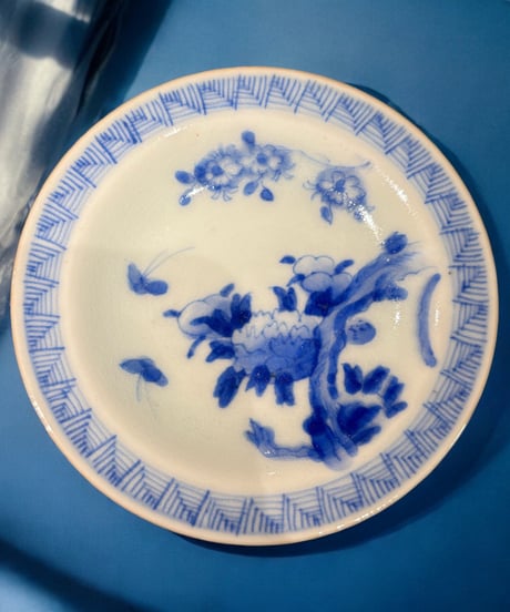 染付 小皿 [草花蝶文絵] 丸皿 平皿 取り皿 盛り皿 飾り皿 和食器 骨董品 アンティーク