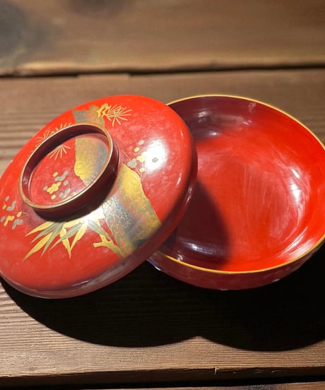 色絵蓋物　４客組（１客訳あり）　アンティーク　食器　骨董品 色絵蓋物 4客組（1客訳あり） アンティーク 食器 骨董品 色絵