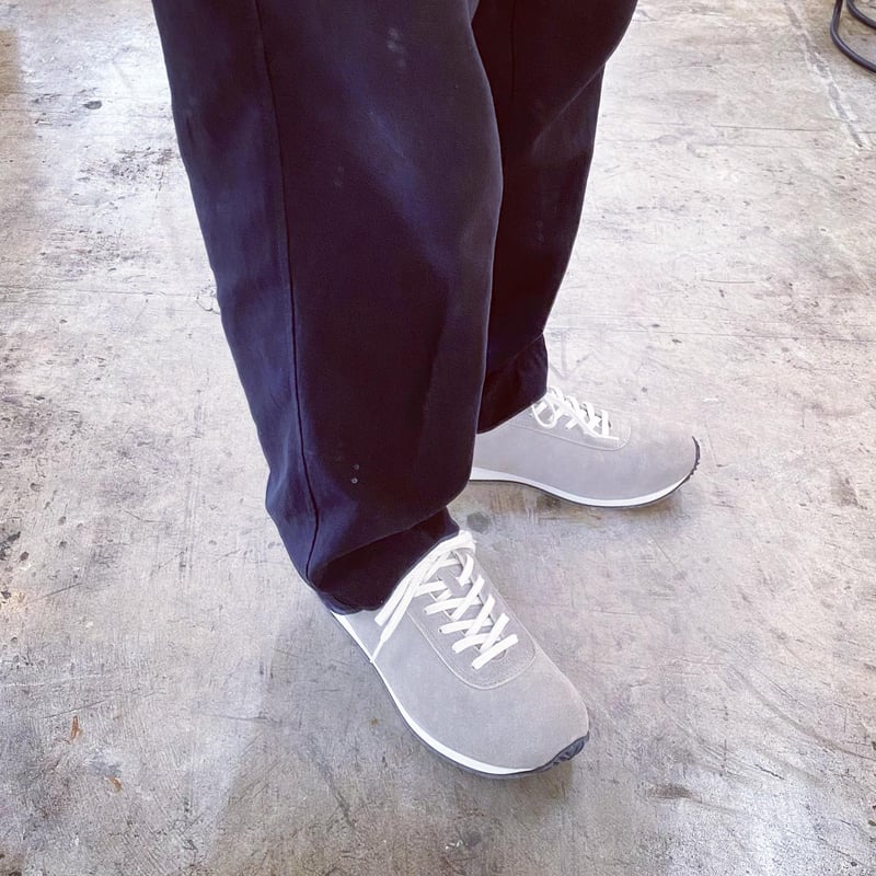 わいわいエンフォルドプルオーバー blueover】ビジカジスニーカーの人気モデルにボリュームある