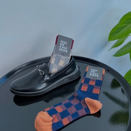 【FEEL MY FOOT STEPS】pattern socks "BISHOP"