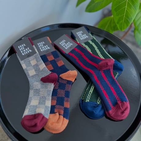【FEEL MY FOOT STEPS】pattern socks "BISHOP"