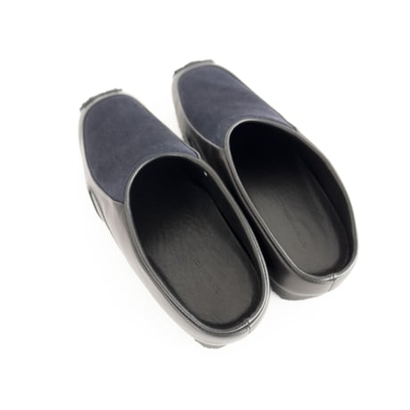 【MIDORIKAWARYO】lupus別注"carbon leather mule"  / col. BLACK×NAVY