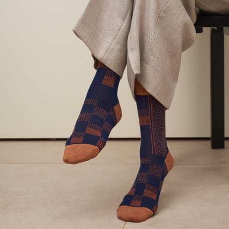 【FEEL MY FOOT STEPS】pattern socks "BISHOP"