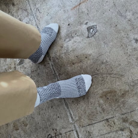 【FEEL MY FOOT STEPS】COLD GRASS-crew socks