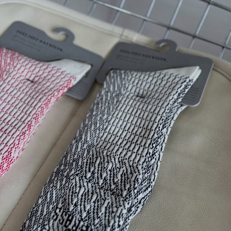 【FEEL MY FOOT STEPS】COLD GRASS-crew socks