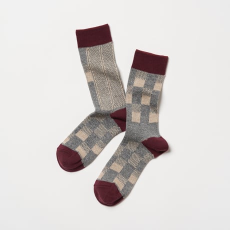 【FEEL MY FOOT STEPS】pattern socks "BISHOP"