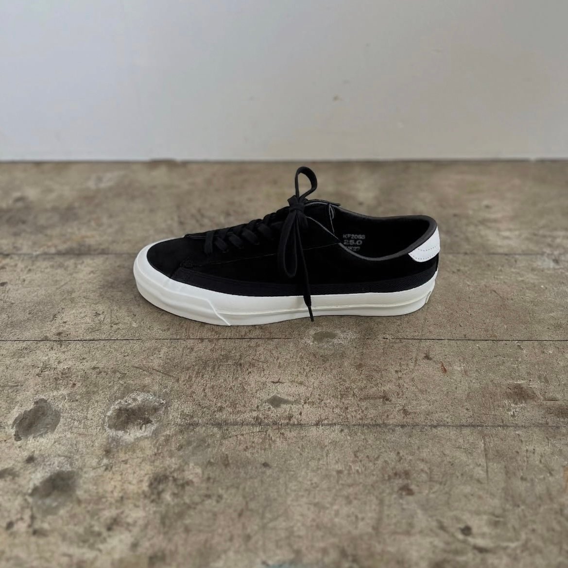 【新品】ASAHI BELTED LOW SUEDE 黒 ASAHI BELTED LOW SUEDE - Black/Black – PERSICA