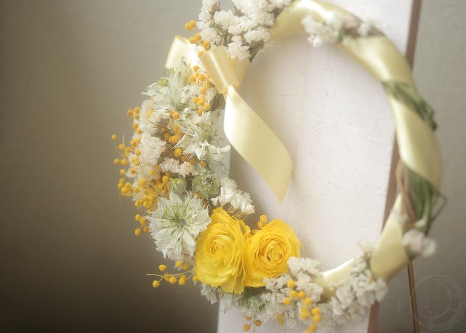 ミモザとラナンキュラスのビタミンカラー三日月ドライフラワー