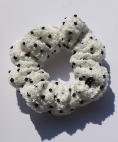 ivory white×black dot (chouchou)