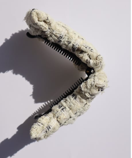 off white×black(banana clip)