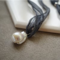 【seasons】silver925 オイスターバロックリボンネックレス(グレー）
