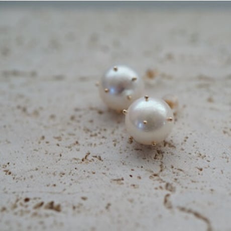 （再）【drop】 白蝶貝ドット１０Kピアス