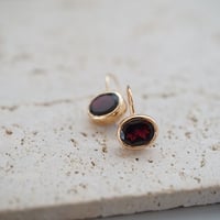 【colors】 18kgp ガーネットの１粒ピアス