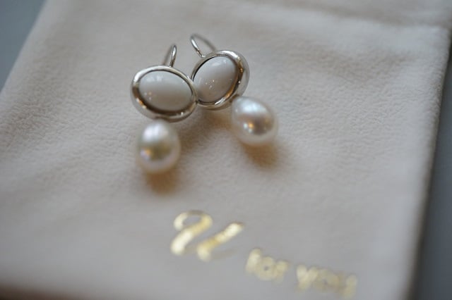 colors】 silver925 ホワイトオニキス×パールピアス | U for you