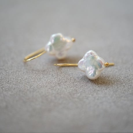 【drop】18kgp フラワーケシピアス