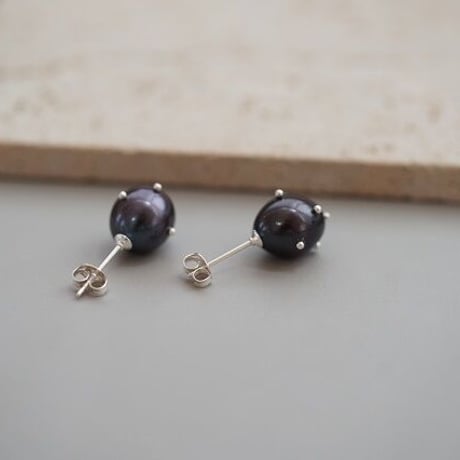 (再）【drop】 黒淡水ドットシルバーピアス  2
